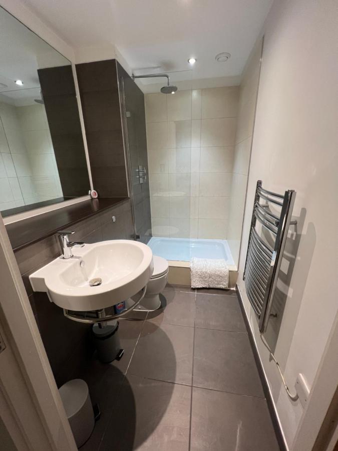 Bigkings Stylish 2 Bedroom Apartment With Free On Street Parking Manchester Extérieur photo